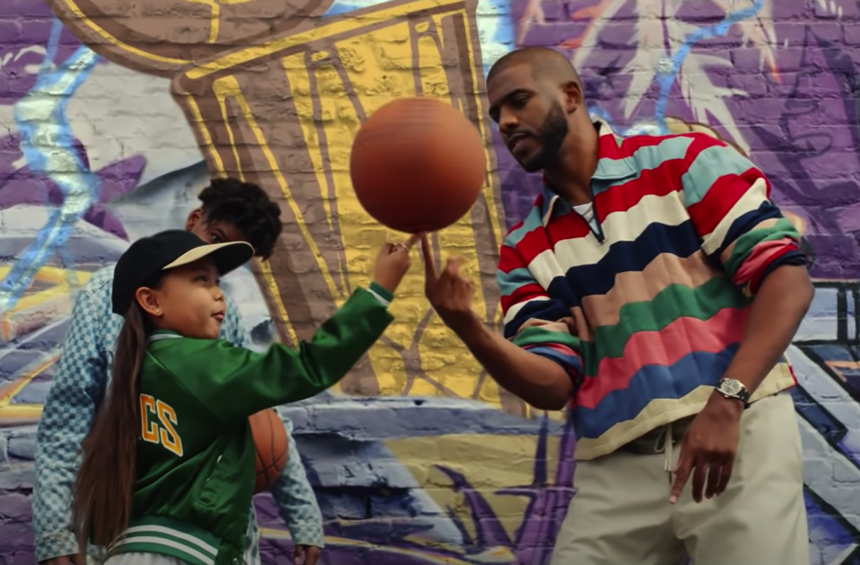 Chris Paul teaching a kid how to spin a basketball